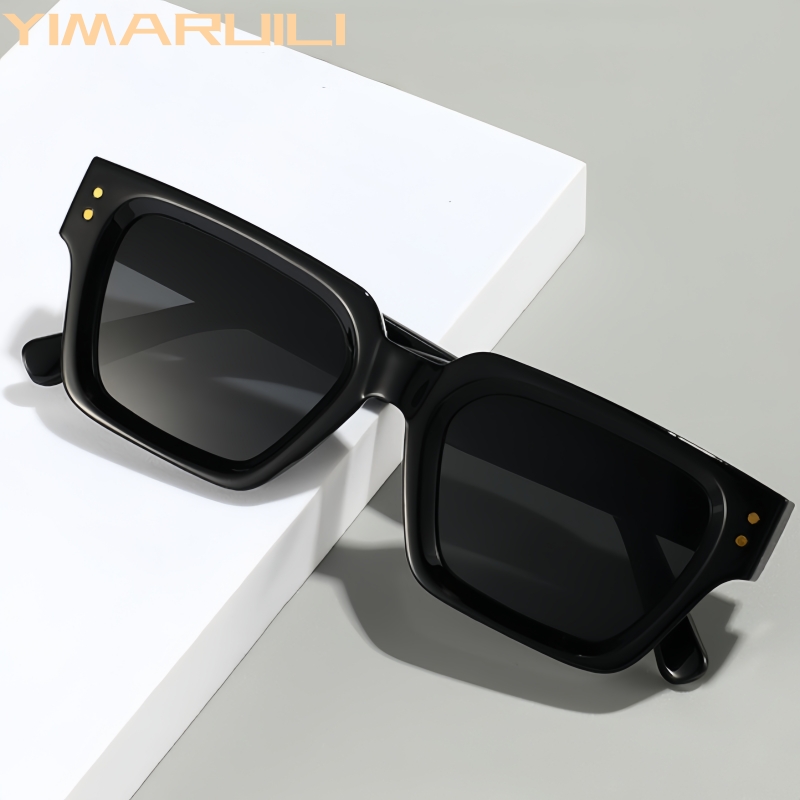 Men Fashion Photography - YIMARUILI Occhiali da sole quadrati retrò