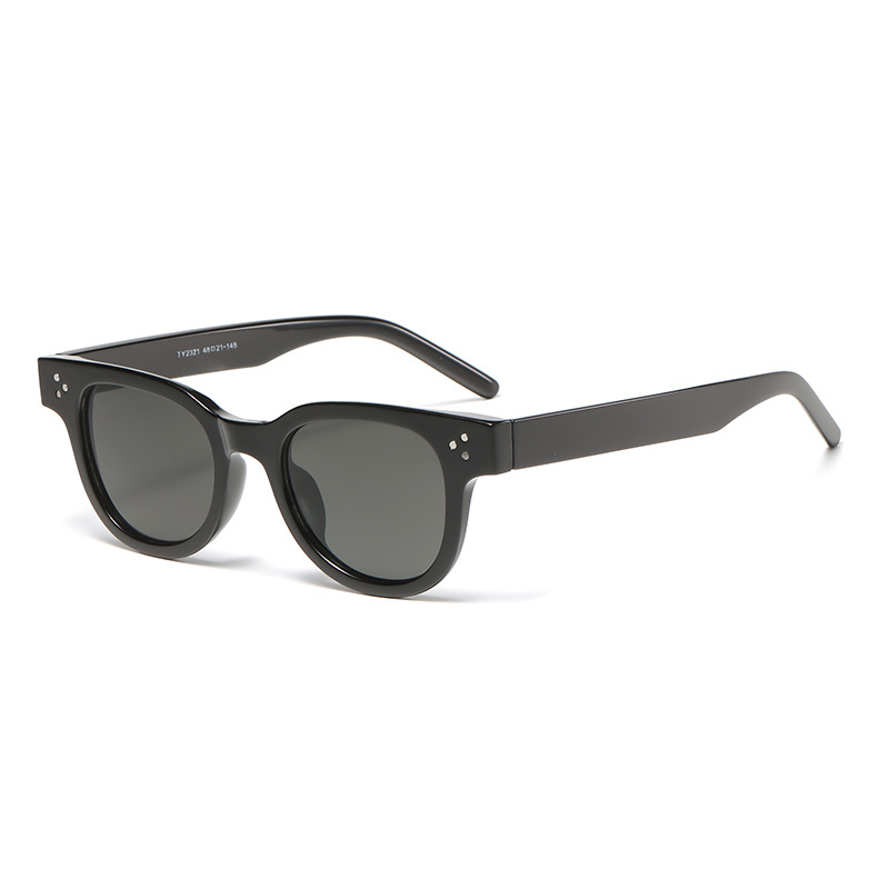 Occhiali da sole con montatura - Men Fashion Photography recensione e prezzo